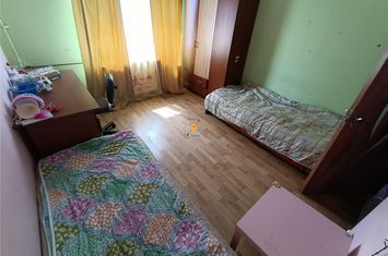 Apartament 3 camere de vanzare MIHAI BRAVU - Prahova anunturi imobiliare Prahova