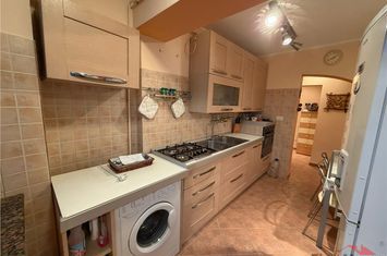 Apartament 3 camere de vanzare CENTRAL - Vrancea anunturi imobiliare Vrancea