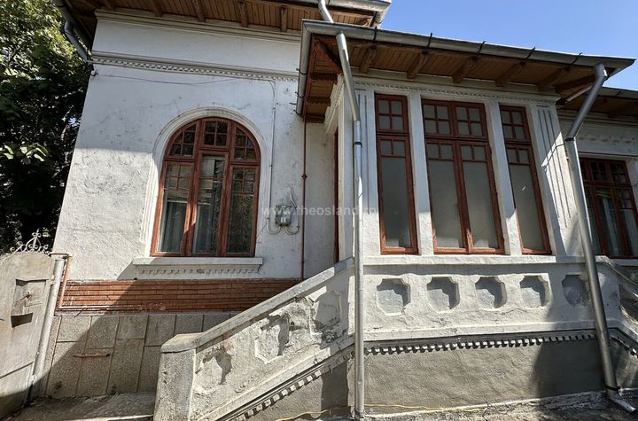 Vila Interbelica 4 Cam. 200 MP | Str. Crinului | Teren 579 MP anunturi imobiliare Arges