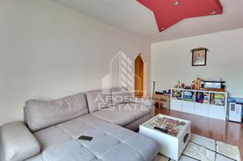 Apartament 3 camere, etaj intermediar, centrala proprie, zona Lipovei anunturi imobiliare Timis