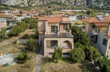 Casă la malul mării în Paralia Karianis anunturi imobiliare Grecia