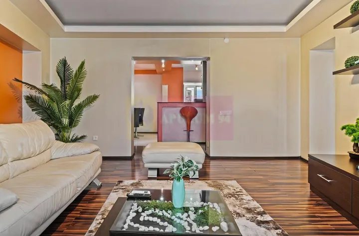 Apartament 4 camere Unirii- stradal. anunturi imobiliare Bucuresti