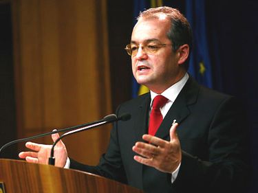 1 iulie îi îngenunchează pe români