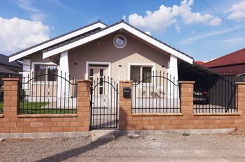 Vilă - 5 camere de vanzare SANGEORGIU DE MURES - Mures anunturi imobiliare Mures