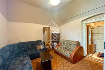 Apartament decomandat, 2 camere curte comuna - Zona Piata Sarbeasca anunturi imobiliare Arad