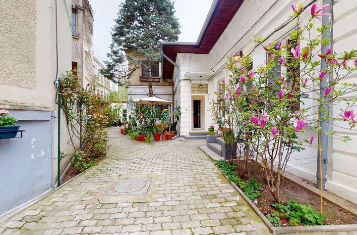 Casă cu șarm istoric lângă Cișmigiu – 6 camere, atrium natural, cramă anunturi imobiliare Bucuresti