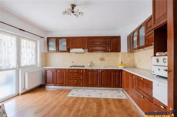 Vilă - 8 camere de vanzare TRACTORUL - Brasov anunturi imobiliare Brasov