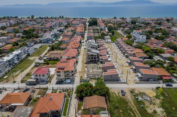 Apartament nou în 2 nivele — Paralia Ofriniou anunturi imobiliare Grecia