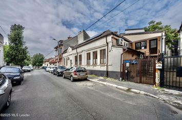 In Cartierul Evreiesc, casa 3 camere pivnita si mansarda open space. anunturi imobiliare Bucuresti
