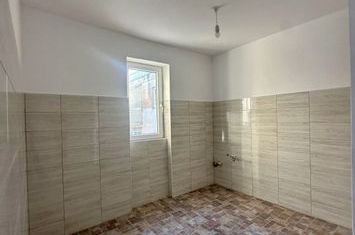 Apartament 3 camere de vanzare TASNAD - Satu Mare anunturi imobiliare Satu Mare