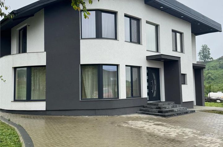 Casă - 4 camere de vanzare BURDUJENI - Suceava anunturi imobiliare Suceava
