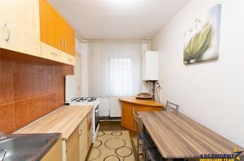Apartament 3 camere de vanzare TRACTORUL - Brasov anunturi imobiliare Brasov