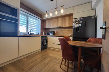 Vilă - 3 camere de vanzare TARGU-JIU - Gorj anunturi imobiliare Gorj