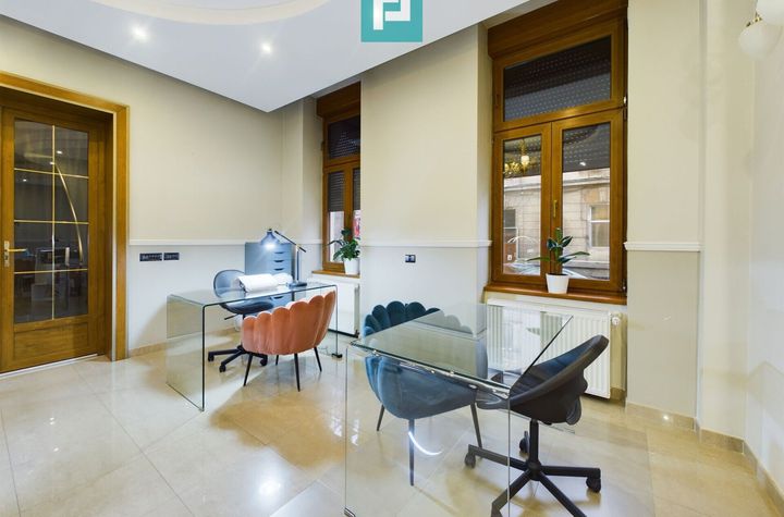 Post manichiură în salon Ultracentral anunturi imobiliare Arad