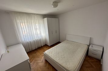 Apartament 3 camere de inchiriat RADAUTI - Suceava anunturi imobiliare Suceava