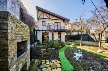 Casa din Poveste disponibilă spre Vânzare - Lacul Baneasa anunturi imobiliare Bucuresti