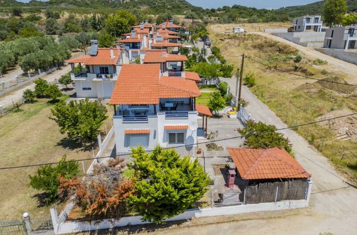 Casă cu 2 nivele, 74,5 mp, la 125 m de mare anunturi imobiliare Grecia