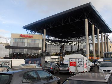 Ostahie a bătut palma cu Iulian Dascălu şi a deschis un magazin în Iulius Mall Cluj