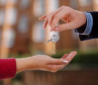 Succesul în imobiliare: un contract încheiat la 100 de persoane contactate