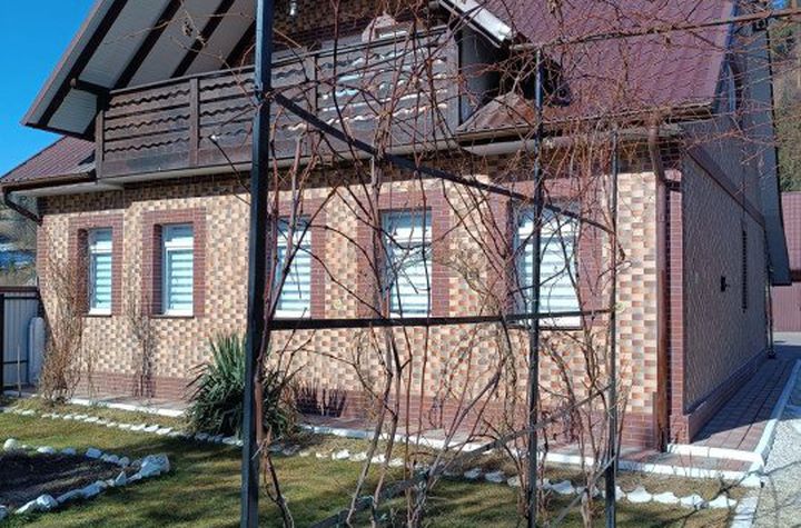 Casă - 7 camere de vanzare RADAUTI - Suceava anunturi imobiliare Suceava