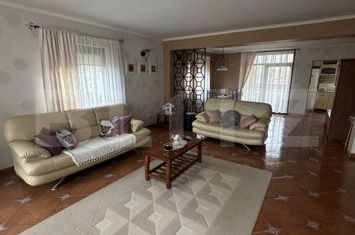 Casă - 4 camere de vanzare SATU MARE - Satu Mare anunturi imobiliare Satu Mare