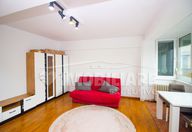 300 €, Garsonieră