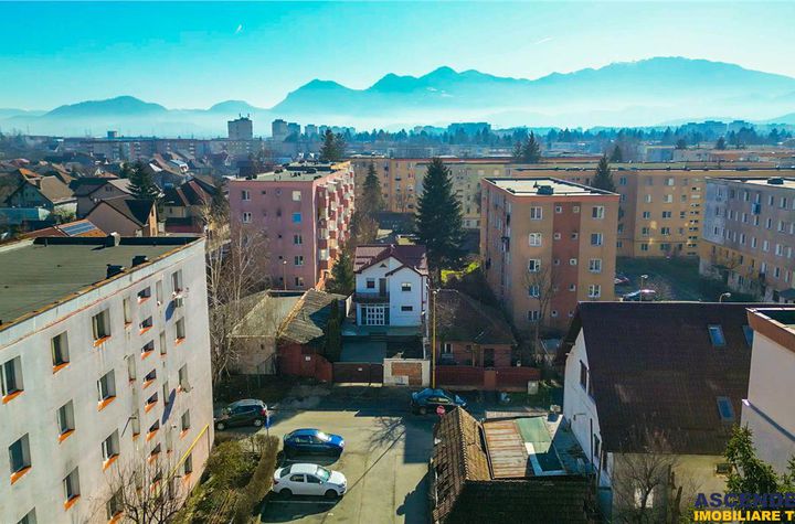 Vilă - 3 camere de vanzare FLORILOR - Brasov anunturi imobiliare Brasov