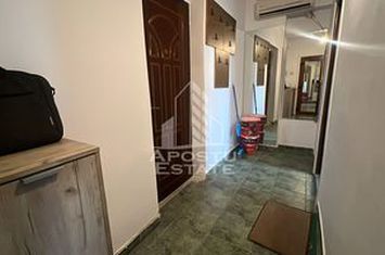 Apartament cu o cameră, decomandat, lift, zona Complex anunturi imobiliare Timis