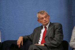 Oprescu plăteşte chirie la suprapreţ