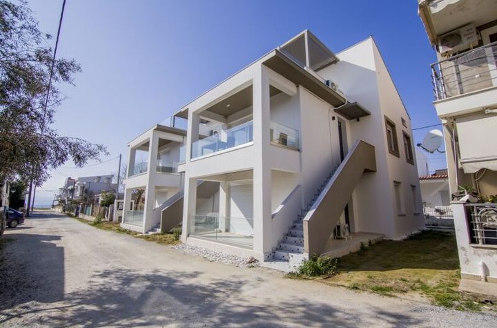 Mezonetă nouă 93 mp, Paralia Ofriniou, 100 m de mare anunturi imobiliare Grecia