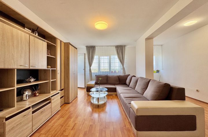 Apartament 3 camere de vanzare VASILE AARON - Sibiu anunturi imobiliare Sibiu
