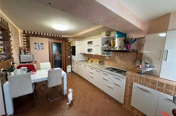 Apartament 3 camere de vanzare ULTRACENTRAL - Vrancea anunturi imobiliare Vrancea