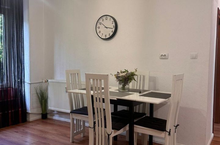 Apartament cu 2 camere de vanzare, 51 Mp,  Etaj 1, Bld Dacia, Oradea anunturi imobiliare Bihor