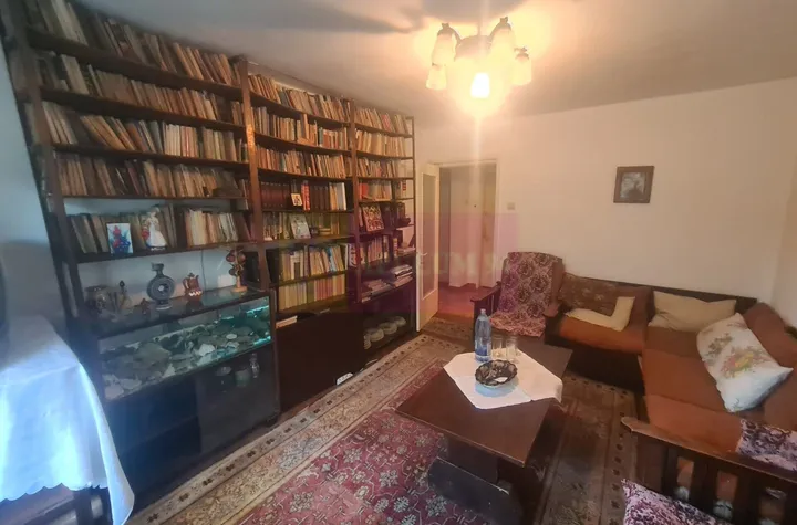 Apartament cu 3 camere de vanzare in Campina - Zona Liceul Energetic anunturi imobiliare Prahova