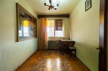 Apartament 4 camere decomandat - bvd. Revolutiei - COMISION 0 anunturi imobiliare Arad