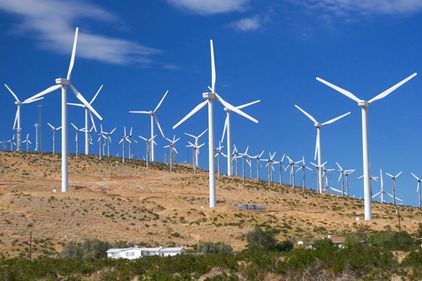 Energia regenerabilă, o cale de a ne proteja de şocurile economice şi politice