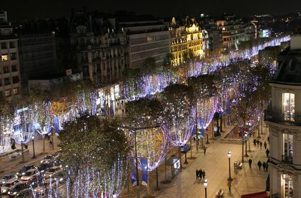 Champs-Elysées este cea mai scumpă arteră comercială din Europa