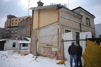 Demolările de pe Berzei: oamenii care s-au trezit cu buldozerul în dormitor