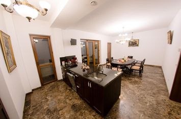 Universitate apartament 5 camere 220 mp de inchiriat anunturi imobiliare Bucuresti