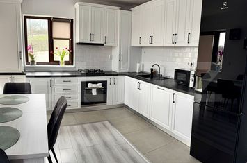 Apartament 3 camere de vanzare DEJ - Cluj anunturi imobiliare Cluj