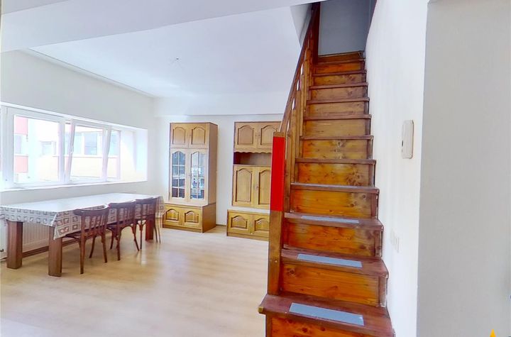 Apartament 3 camere de vanzare GARII - Brasov anunturi imobiliare Brasov