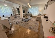 700 €, Apartament 3 camere