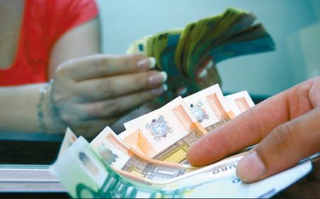 Record bancar: creditele în lei au condiţii la fel de bune ca şi cele în euro