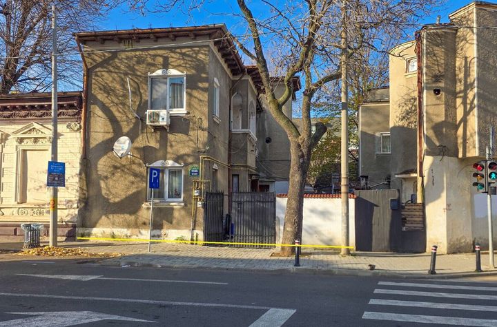 Constructie Ruina 42 mp pe strada Orzari colt Agricultori teren 90mp anunturi imobiliare Bucuresti