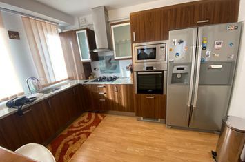 Apartament 3 camere de vanzare RADAUTI - Suceava anunturi imobiliare Suceava