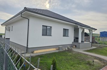 Casa la 4 camere 2 băi,800 mp.teren,gard si pavaj anunturi imobiliare Mures