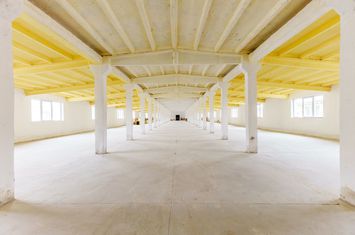 Hală de închiriat Calea Bodrogului 1.000mp anunturi imobiliare Arad