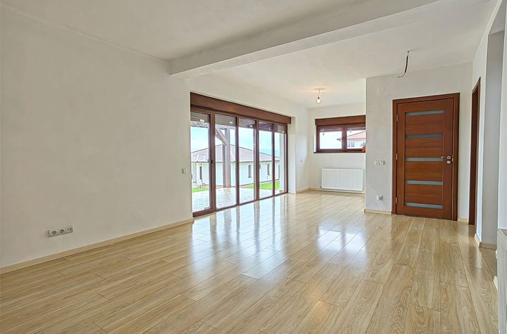 Casă - 5 camere de vanzare SIBIU - Sibiu anunturi imobiliare Sibiu
