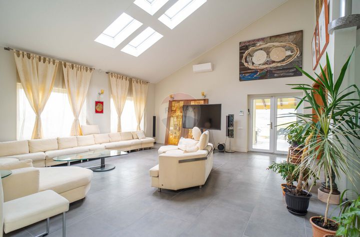 Casă / Vilă cu 10 camere, de vânzare. Todireni, Botoșani. anunturi imobiliare Botosani