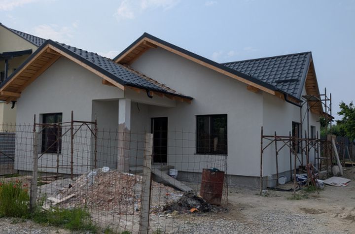 Casă - 4 camere de vanzare BACAU - Bacau anunturi imobiliare Bacau